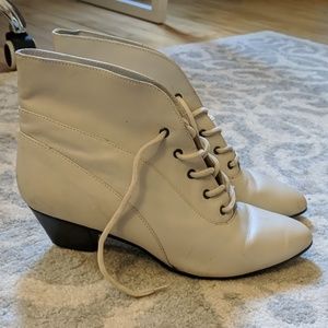 Off white lace up vintage ankle boot (Size 8)